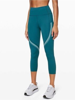 Lululemon Speed Limit Cropped Bermuda Teal Leggings, Size 4